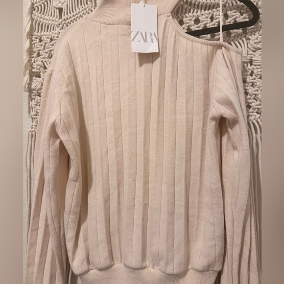 Zara Sweaters - NWT Zara Off-White Sweater Size S – Women’s Cream Long Sleeve Pullover